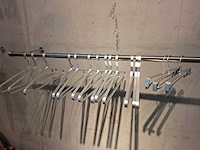 Kledinghanger aluminium (80x) - afbeelding 1 van  3