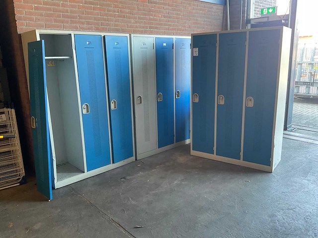 Kledingkast kast (3x) - afbeelding 1 van  5
