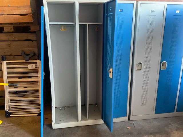 Kledingkast kast (3x) - afbeelding 2 van  5