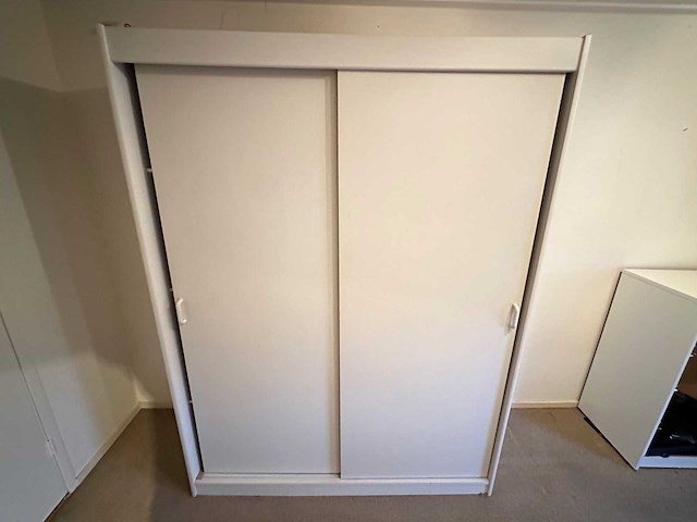 Kledingkast - afbeelding 1 van  4