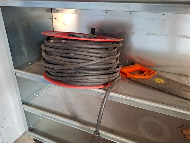 Kledinglocker en bedrijfswageninrichting met inhoud - afbeelding 2 van  12
