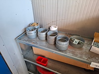 Kledinglocker en bedrijfswageninrichting met inhoud - afbeelding 3 van  12