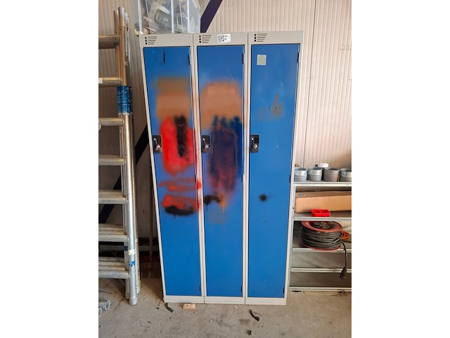 Kledinglocker en bedrijfswageninrichting met inhoud - afbeelding 5 van  12