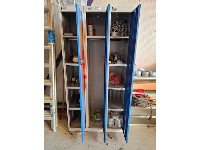 Kledinglocker en bedrijfswageninrichting met inhoud - afbeelding 6 van  12