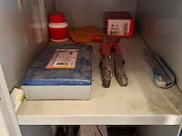 Kledinglocker en bedrijfswageninrichting met inhoud - afbeelding 7 van  12