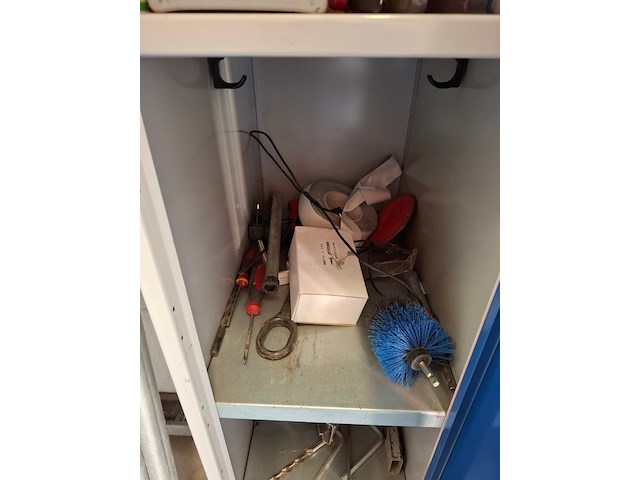 Kledinglocker en bedrijfswageninrichting met inhoud - afbeelding 8 van  12