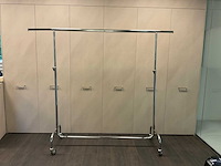 Kledingrek met 4 kledinghoezen - afbeelding 1 van  6
