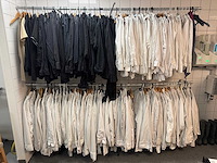 Kledingrek met inhoud - afbeelding 1 van  7