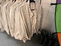 Kledingrek met inhoud - afbeelding 4 van  7