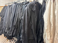 Kledingrek met inhoud - afbeelding 5 van  7