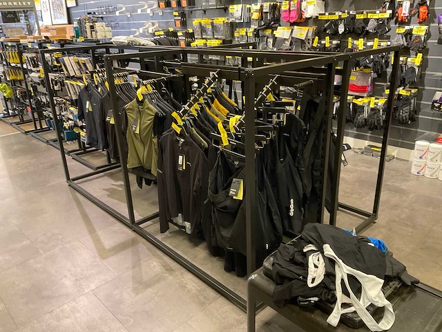 Kledingrek - afbeelding 1 van  11