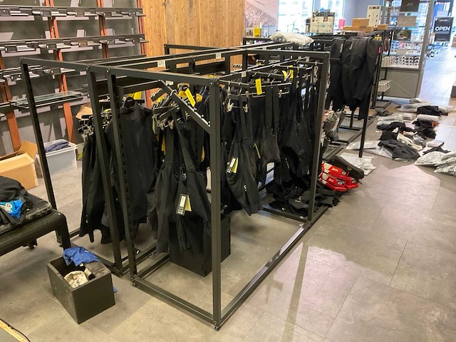 Kledingrek - afbeelding 5 van  11