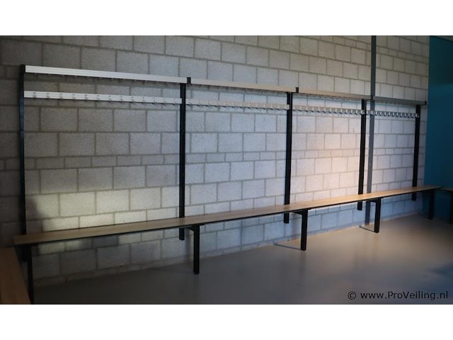 Kleedkamerbank met kapstok - 562x39x175cm - afbeelding 1 van  5