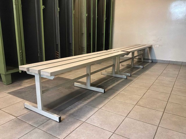 Kleedkamerbanken (7x) - afbeelding 1 van  12
