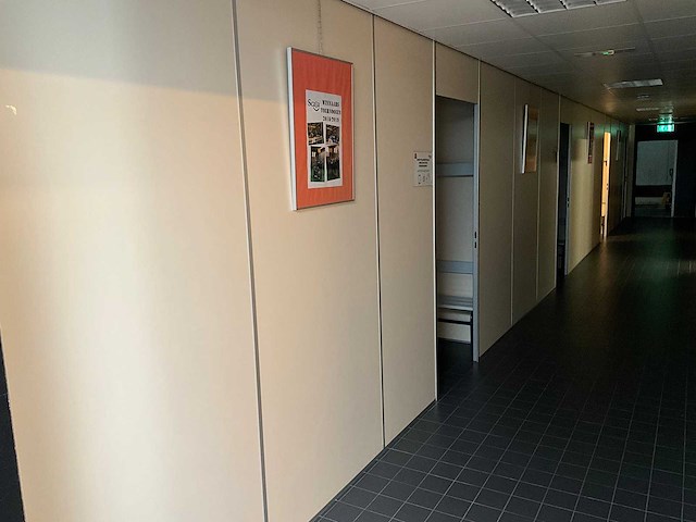 Kleedkamerwand met 8 deuren - afbeelding 6 van  7