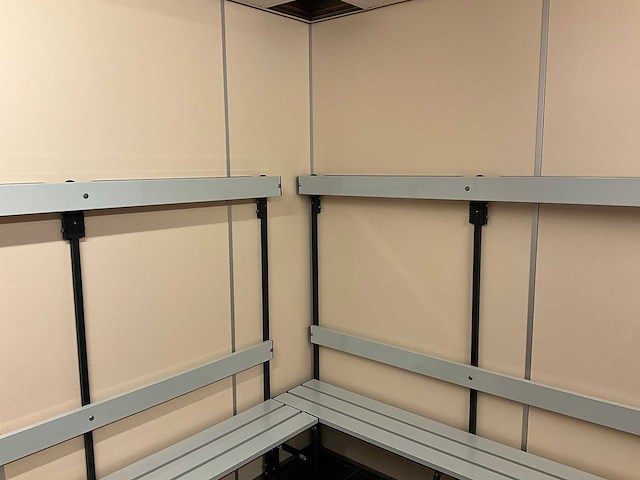 Kleedkamerwand met 8 deuren - afbeelding 1 van  7