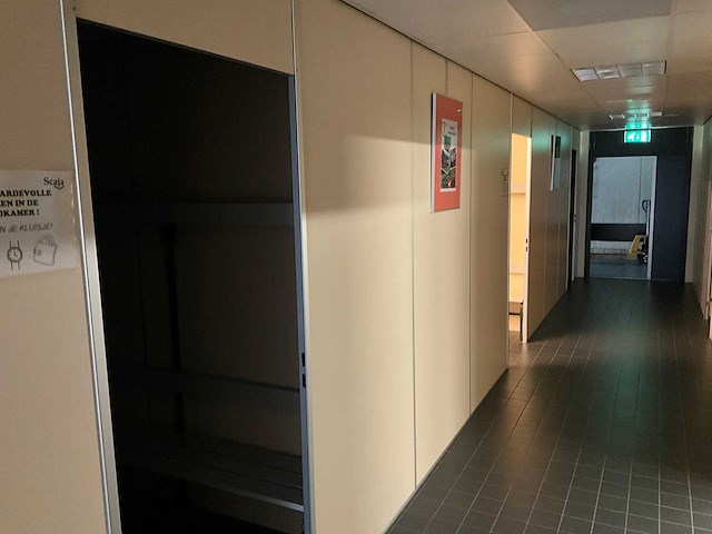 Kleedkamerwand met 8 deuren - afbeelding 2 van  7