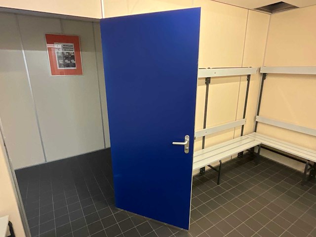 Kleedkamerwand met 8 deuren - afbeelding 4 van  7