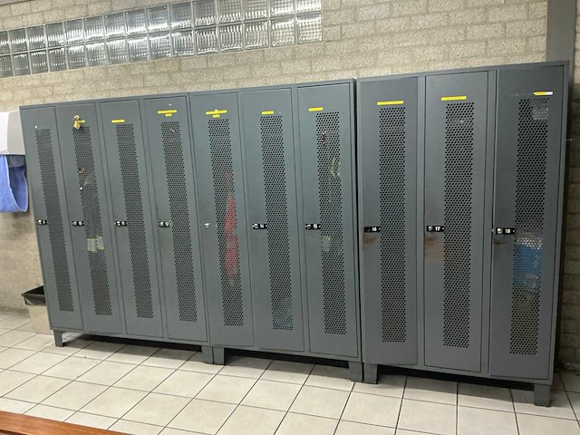 Kleedruimte inventaris - afbeelding 3 van  29