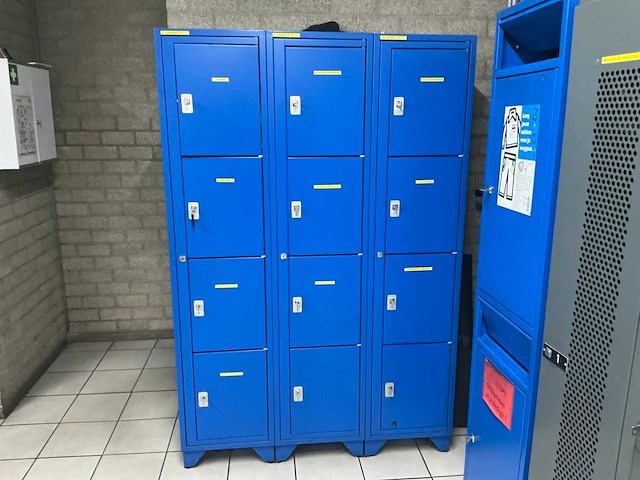 Kleedruimte inventaris - afbeelding 13 van  29