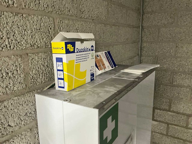 Kleedruimte inventaris - afbeelding 23 van  29