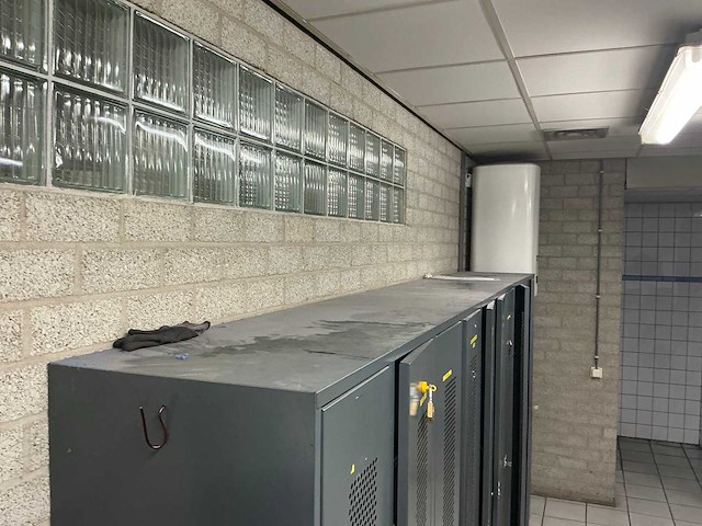 Kleedruimte inventaris - afbeelding 26 van  29