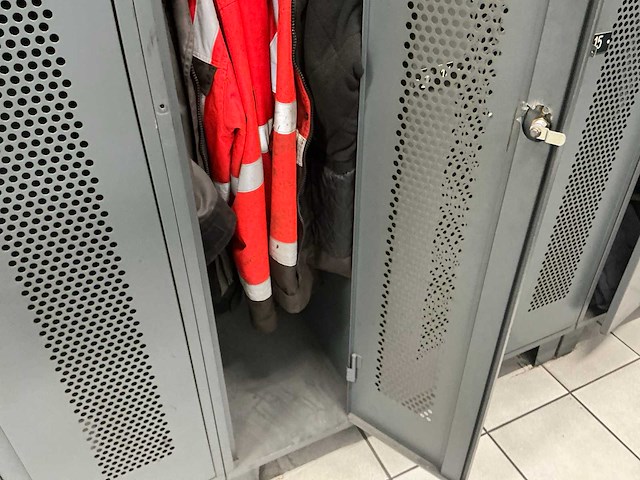 Kleedruimte inventaris - afbeelding 28 van  29