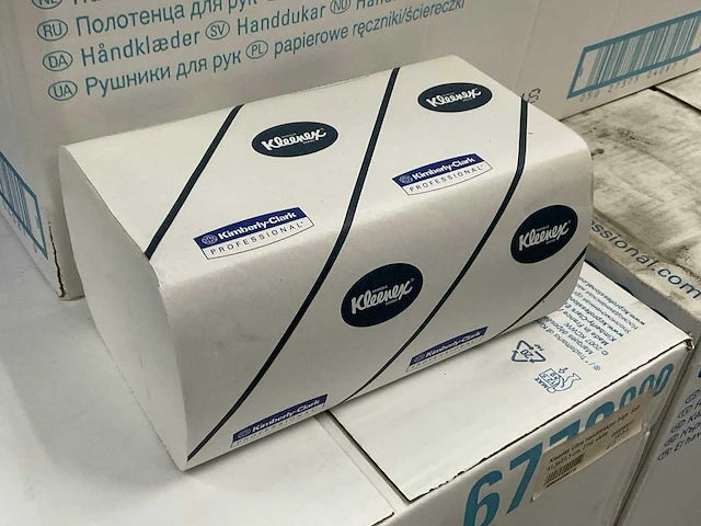 Kleenex ultra 3-lgs soft 41.5x21.5cm doos á 2160 stuks handdoekjes (5x) - afbeelding 1 van  3