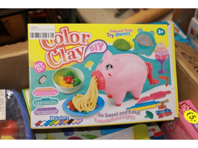 Klei set model varken 1x in ds 16 - afbeelding 1 van  3