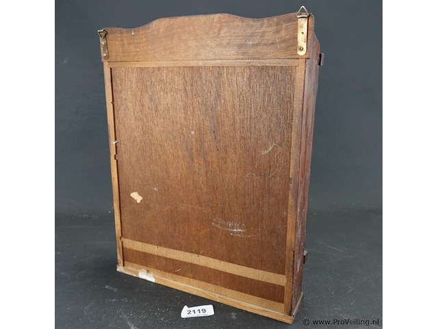 Klein houten kastje met inhoud - afbeelding 5 van  5