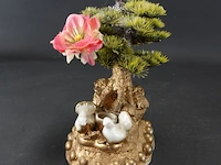 Kleine boom met bloem