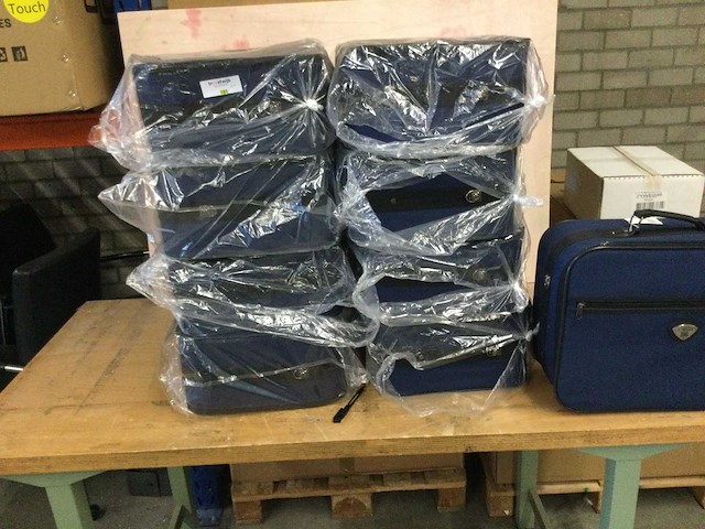 Kleine reiskoffers, reistassen. (9x) - afbeelding 3 van  4
