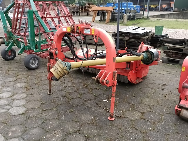 Klepelmaaier, maschio, giraffa 160, 2015 - afbeelding 2 van  7