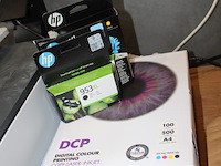 Kleurenprinter hp officejet pro 8122e met papier en cartridges. - afbeelding 3 van  3