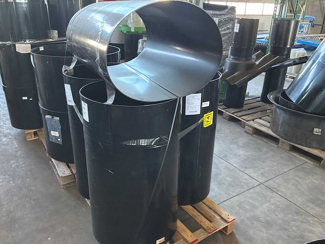 Kleventa partij ventilatie-/en dakmateriaal - afbeelding 1 van  13