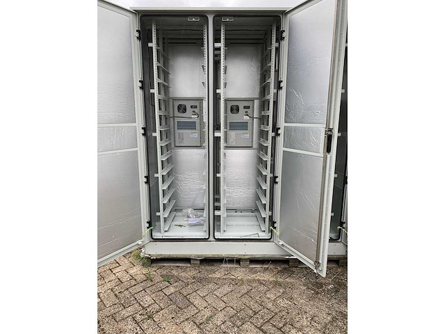 Klimaatkast td-030 voor buitenopstelling, 19 inch, koelen en verwarmen, geschikt voor batterijopslag of servers - afbeelding 3 van  5