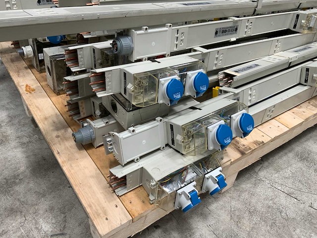 Klöckner-moeller 63a stroomspanningsrails ca 80m - afbeelding 7 van  7