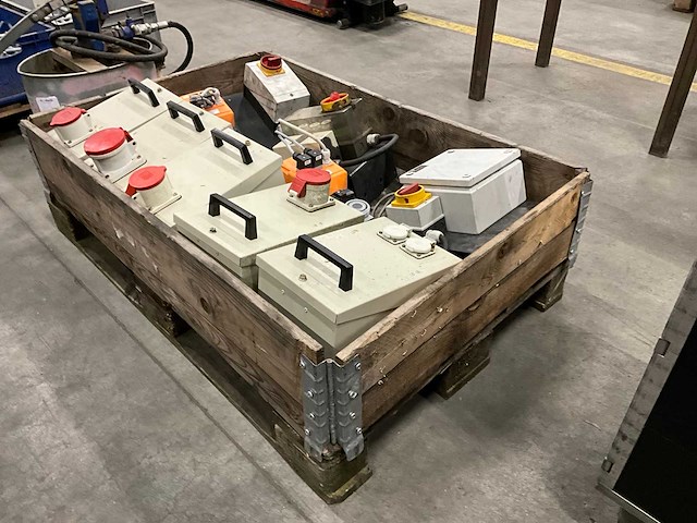 Klockner moeller canalis wandcontacdozen en divers (5x) - afbeelding 3 van  7