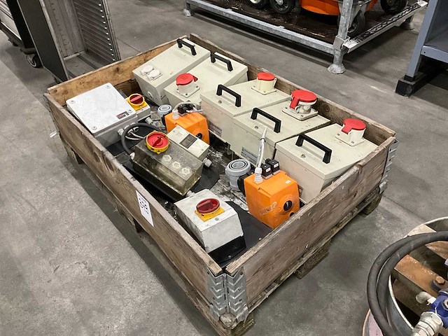 Klockner moeller canalis wandcontacdozen en divers (5x) - afbeelding 1 van  6