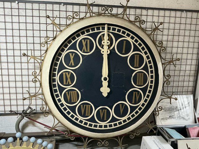 Klok met spoiler - afbeelding 1 van  5