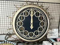 Klok met spoiler - afbeelding 1 van  5