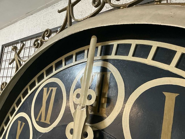 Klok met spoiler - afbeelding 2 van  5