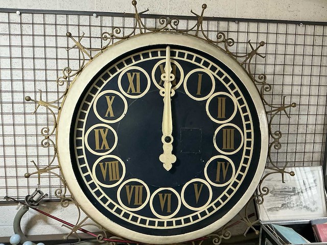 Klok met spoiler - afbeelding 4 van  5