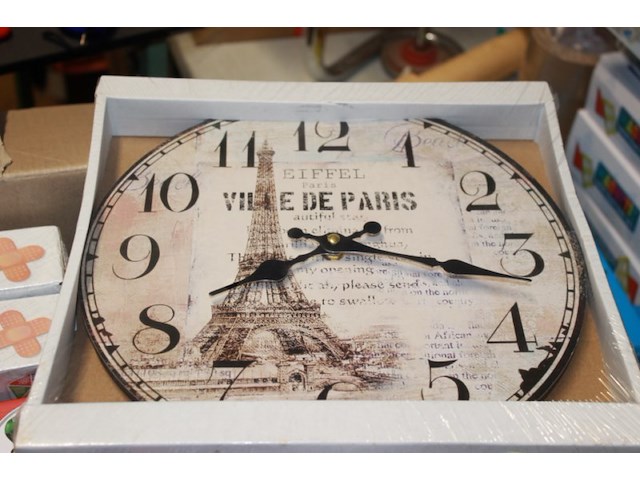 Klok model eifel 1x in ds 19 - afbeelding 1 van  3