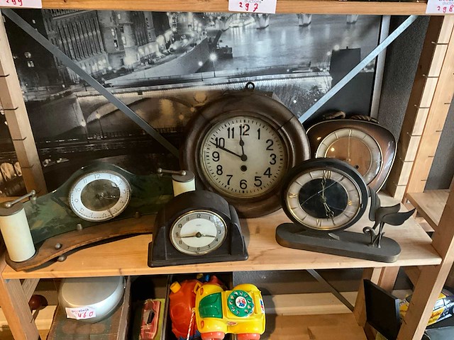 Klokken en barometers (5x) - afbeelding 1 van  6