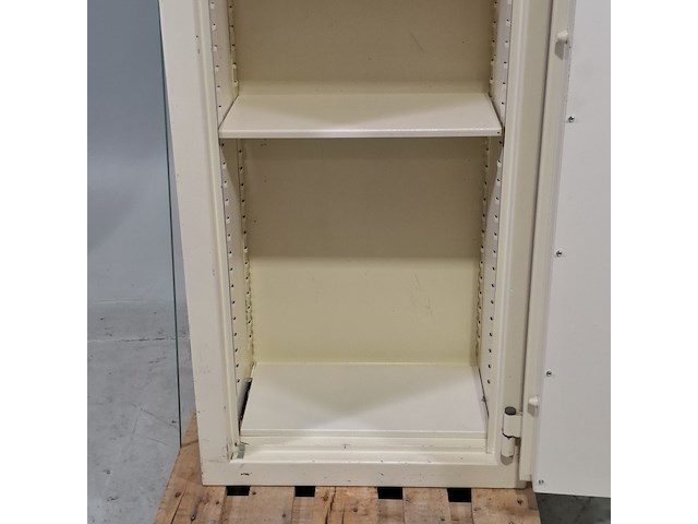 Kluis, lips - afbeelding 5 van  10