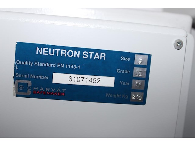 Kluis sharvat neutron star maat 5 gradatie 2. 209 kg. afmeting 60 x 51 x 120 cm. sleutel aanwezig. - afbeelding 3 van  3