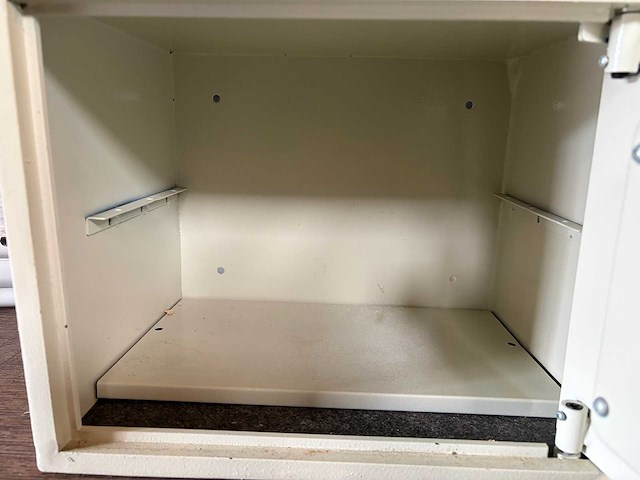 Kluis - afbeelding 3 van  3