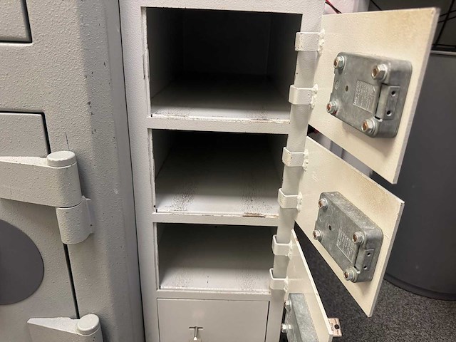 Kluis - afbeelding 5 van  5