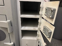 Kluis - afbeelding 5 van  5